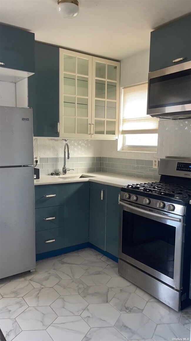 Foto del edificio - 37-26 112th St