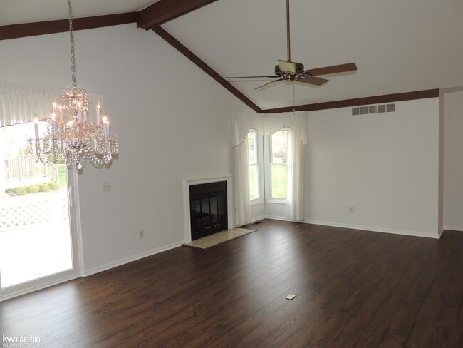 Building Photo - 1600 Stonecrest Dr