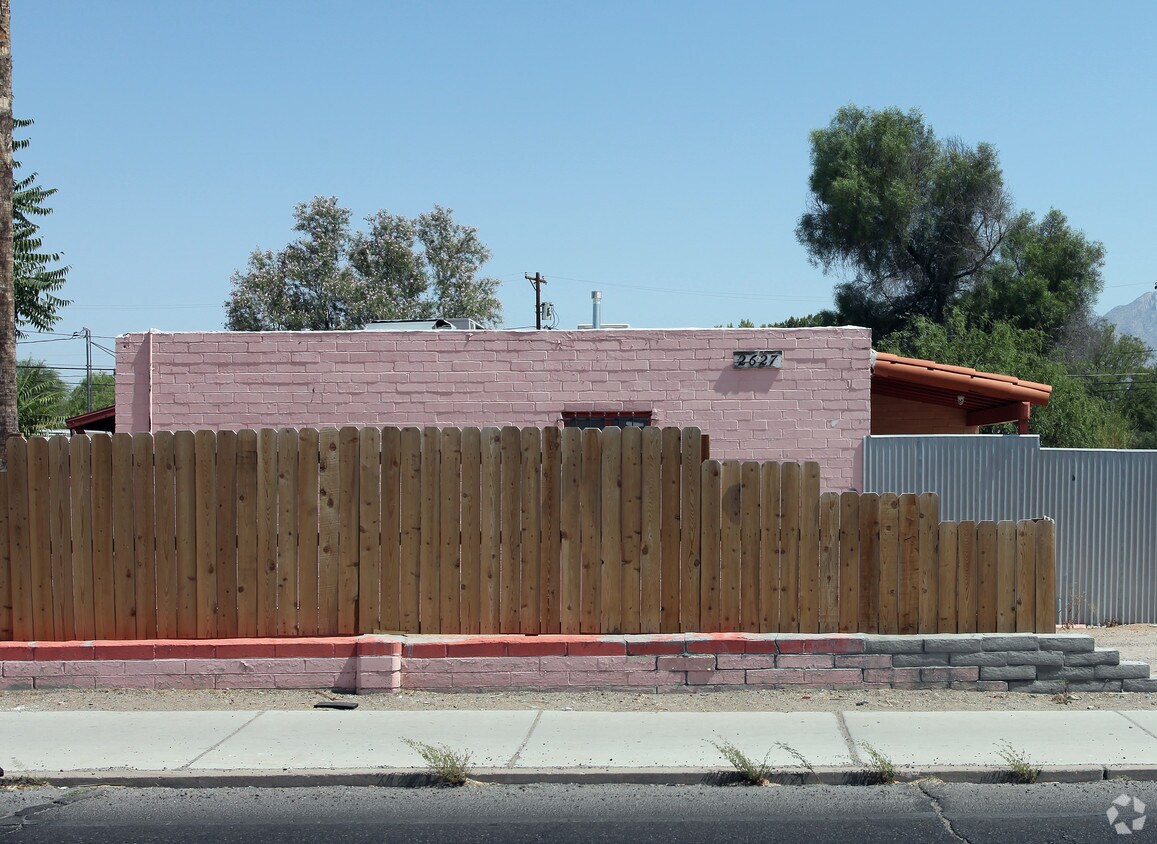 Building Photo - 2627 E Grant Rd