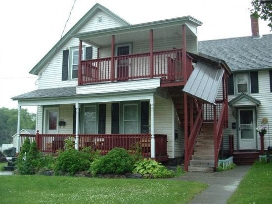Building Photo - 327 Lake Street