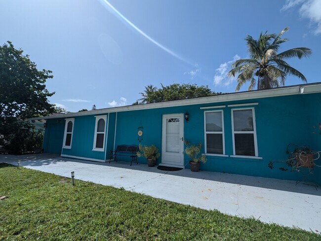 Building Photo - 4418 Parrot Ave