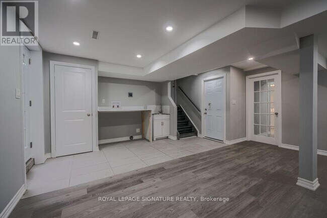 Photo du bâtiment - 2111 Lynn Heights Dr
