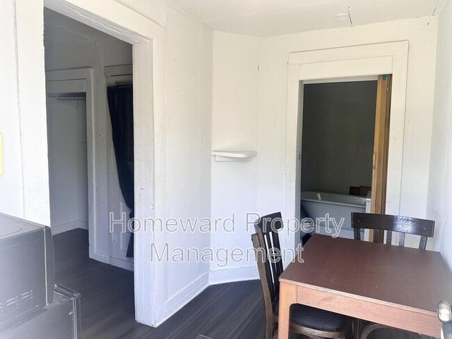 Photo - 3803 Meadowbrook Dr Apartment