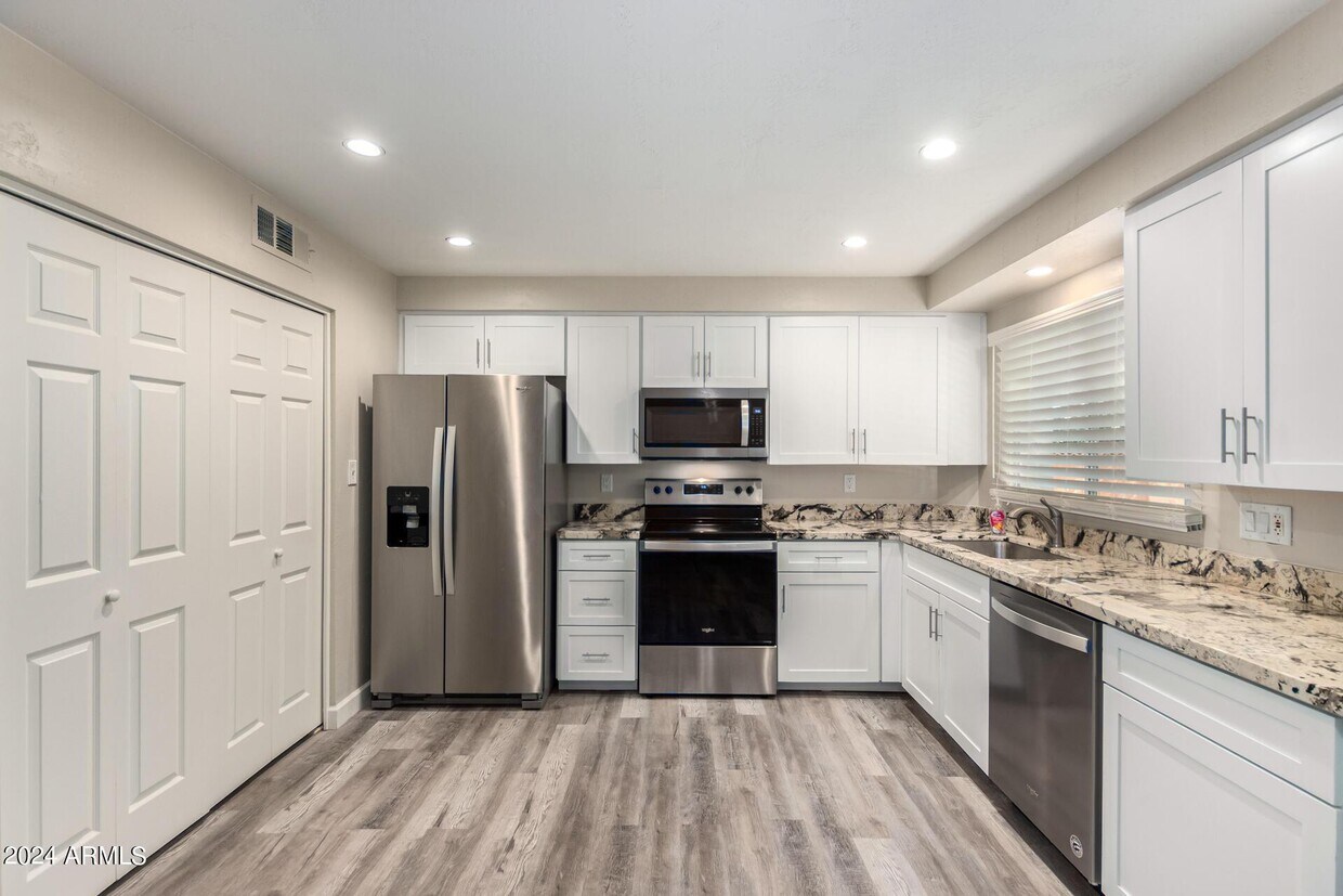 8434 E Montebello Ave, Scottsdale, AZ 85250 Townhome Rentals in