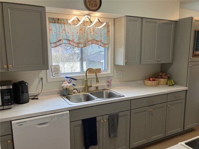 Foto del edificio - 340 N Park Dr