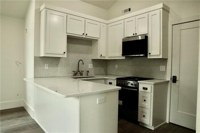Foto del edificio - 858 NW B St