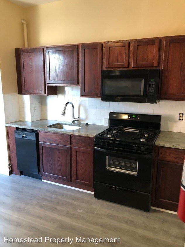 Foto principal - 623 W Main St