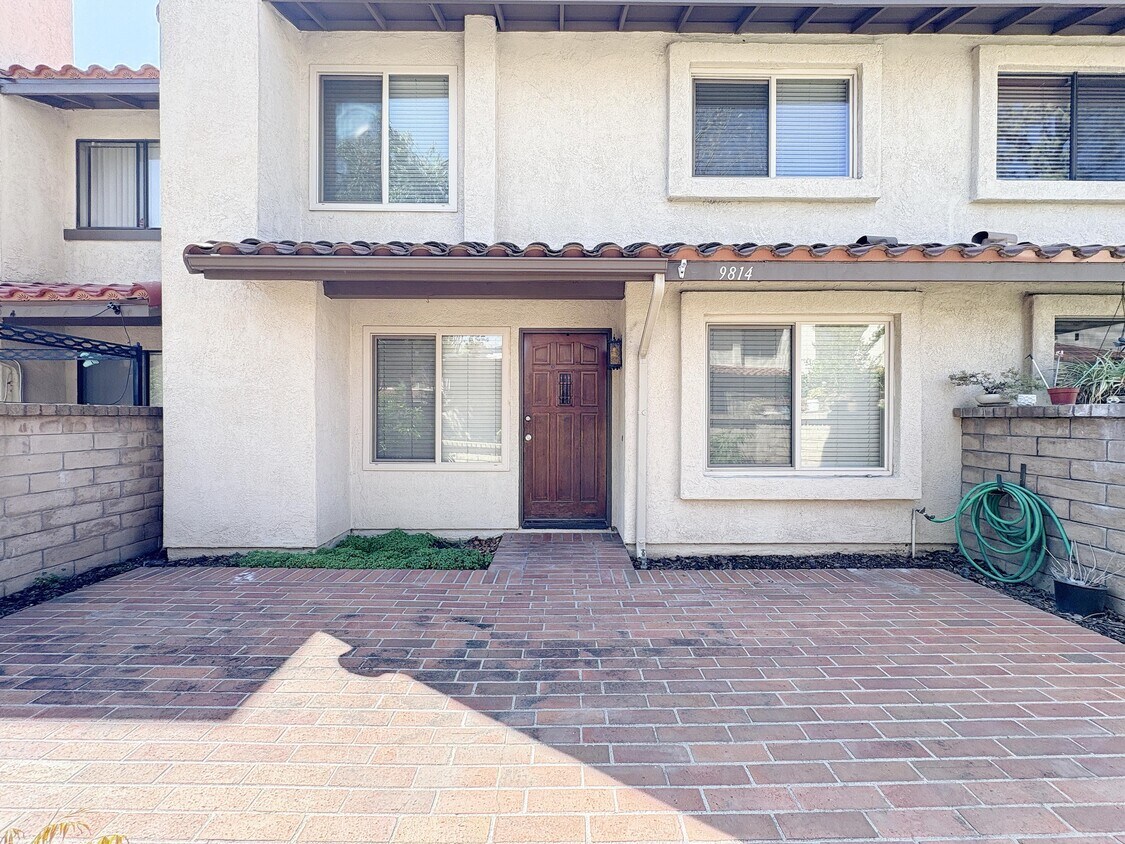 Primary Photo - 9814 Ladera Ct
