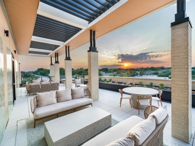 Take in sweeping Dallas sunsets from Modera Trailhead’s stylish rooftop lounge, designed for both relaxation and connection. - Modera Trailhead