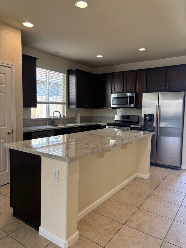 Building Photo - 390 Greg Thatch Cir