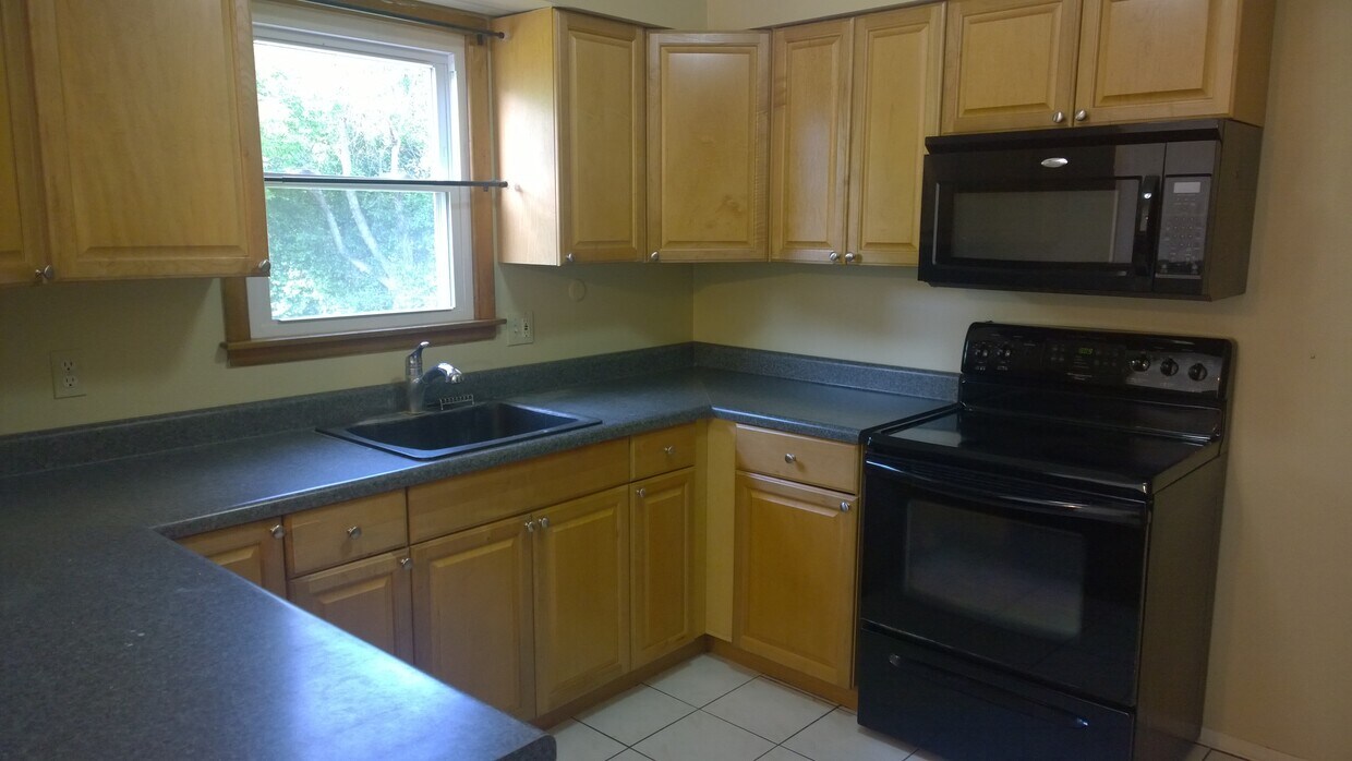 73 Altamont Road Unit B, Voorheesville, NY 12186 Apartments in