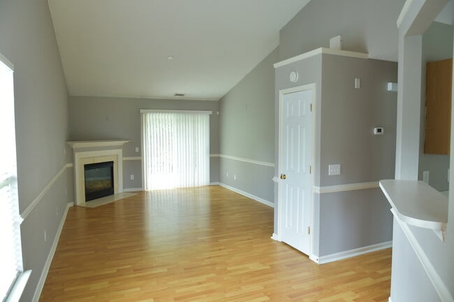 Building Photo - 7523 Eben Dr