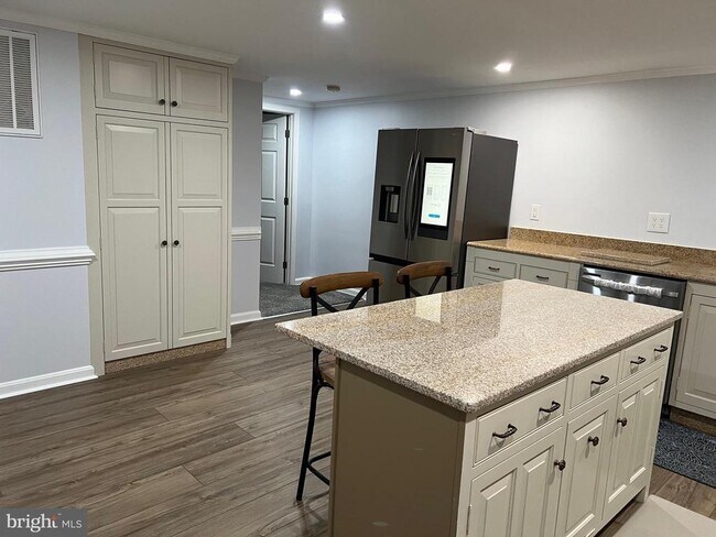 Building Photo - 216 Stern Cove