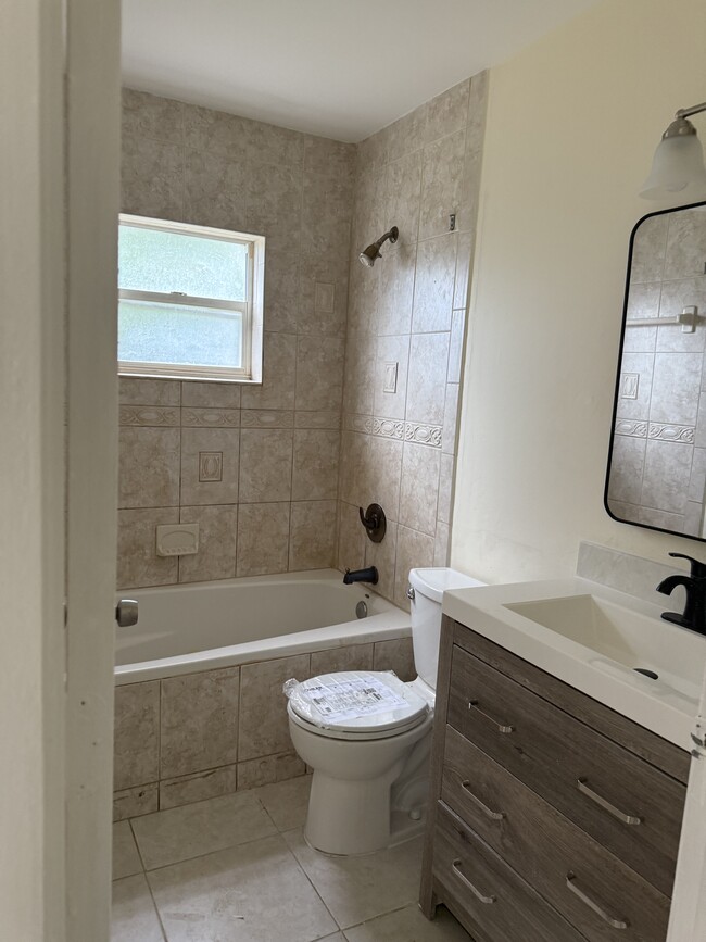 Building Photo - 6153 Moonbeam Dr