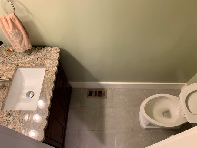 Foto del edificio - 1938 Newland Ct