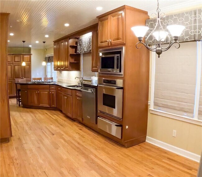 Foto del edificio - 998 Ferncliff Rd NE