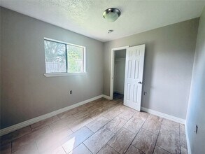 Building Photo - 12211 Wessex Dr