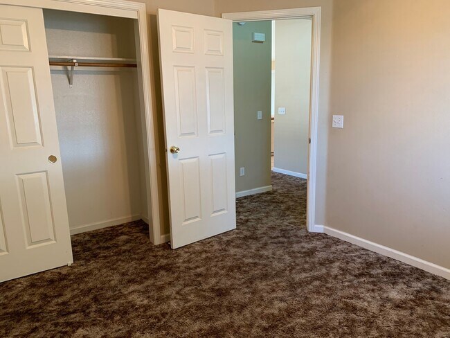 Building Photo - 1326