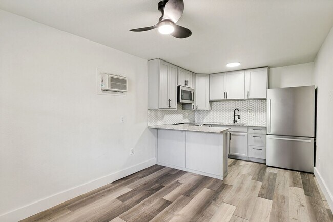 Foto del edificio - CHARMING 1-BEDROOM CASITA IN DENVER HEIGHTS