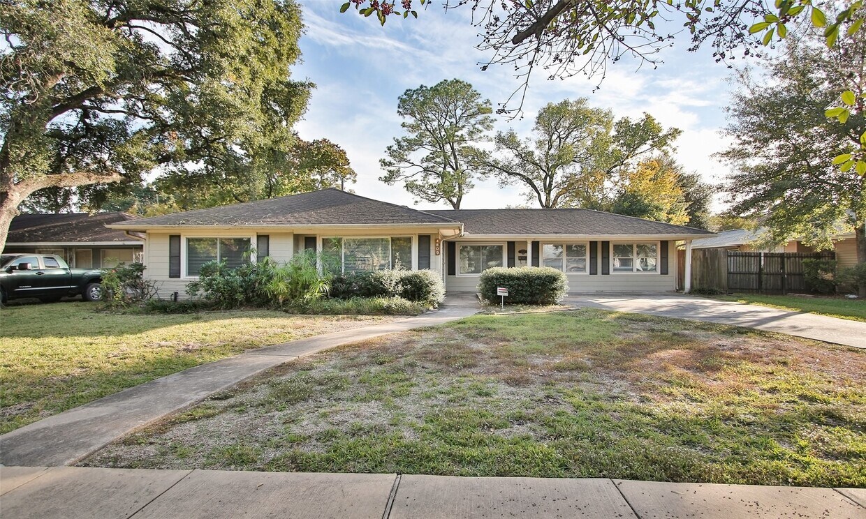 Primary Photo - 4809 Saxon St