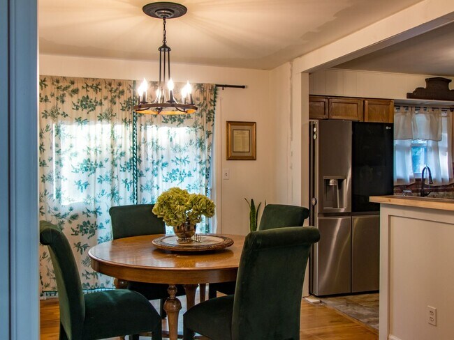 Foto del edificio - 4 Bedroom Single Family Home on 1 Acre nea...