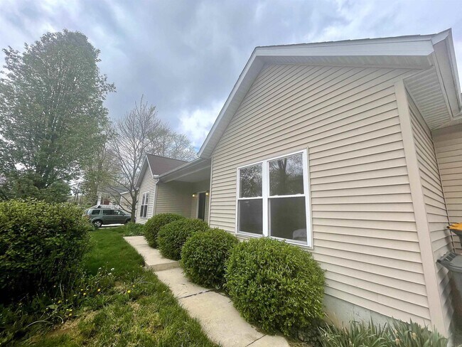 Building Photo - 508 W Duncan Dr