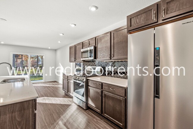 Building Photo - 6903 Oakdale Ln