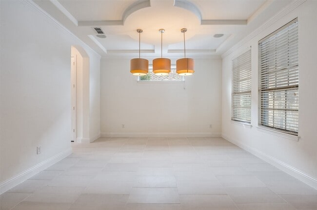 Building Photo - 1221 Dakota St