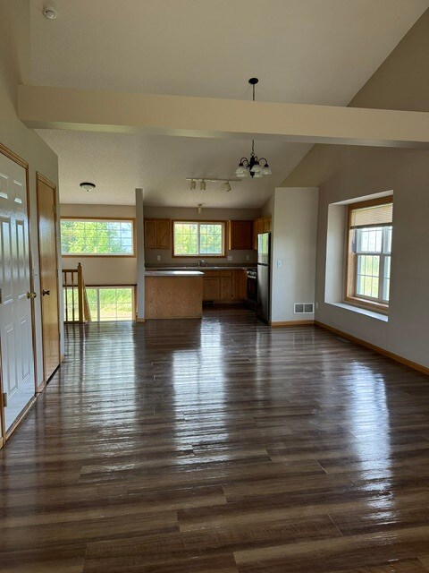 Foto del edificio - 402 Creekside Dr