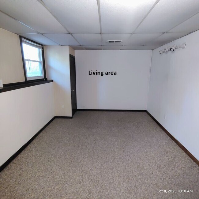 Foto del edificio - 124 Mammoth Rd