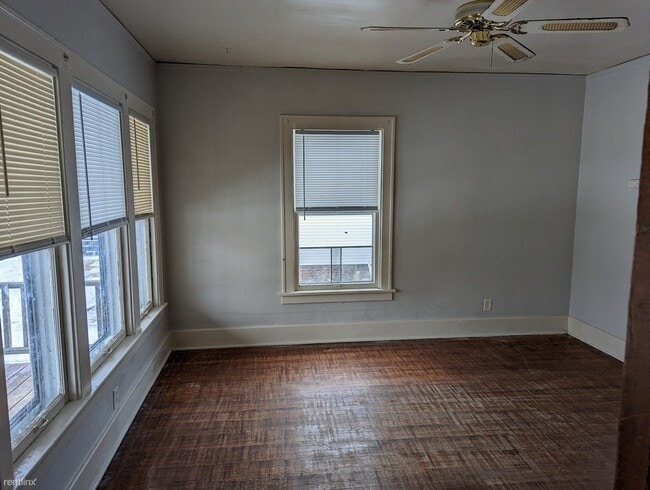 Building Photo - 3 br, 1 bath Duplex - 80 E Grand Ave