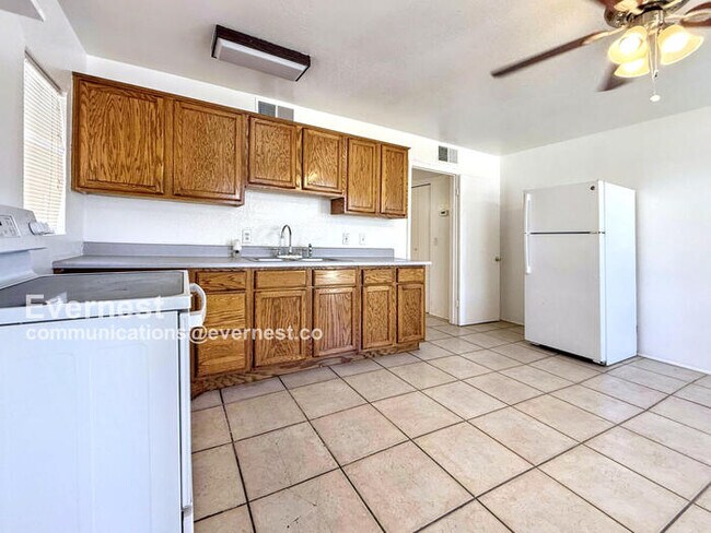 Foto del edificio - 2525 E Willetta St