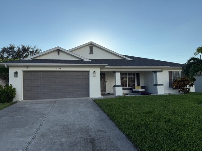 Building Photo - 2208 SW 11th Ct