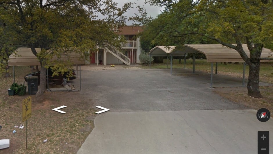 Building Photo - 303 Algerita Dr