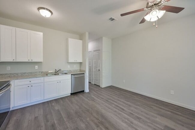 Photo - $1475! Stylish 2BR Townhome! Save your fir...