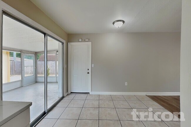 Foto del edificio - 607 65th Ave W