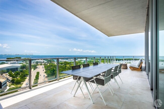 Foto del edificio - 2675 S Bayshore Dr