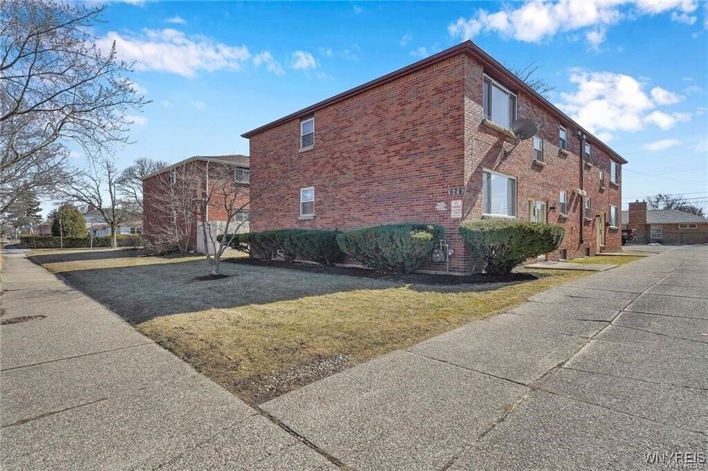 Foto principal - 626 Kenmore Ave