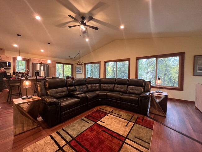 Building Photo - SEASONAL FURNISHED RENTAL