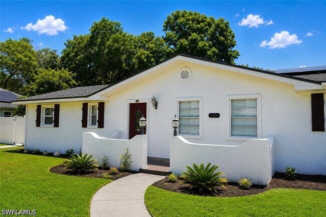 Building Photo - 655 Pointview Rd