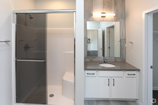 1BR, 1BA - 649 SF - The Lights - Sheyenne East