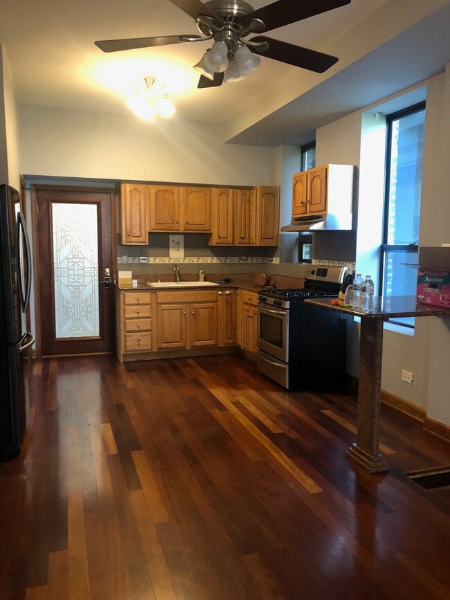 área de cocina/comedor - 1439 W 17th St