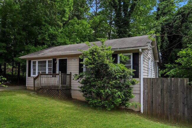 Building Photo - 1965 Venesa Cir