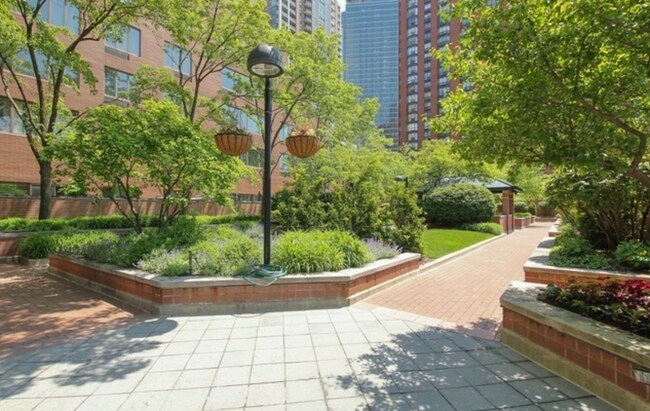 Foto del edificio - 801 S Plymouth Ct