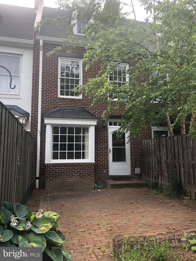 618 Queen St, Alexandria, VA 22314 Townhouse for Rent in Alexandria