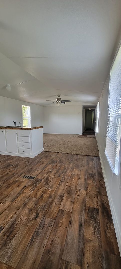 Building Photo - Ready to move in