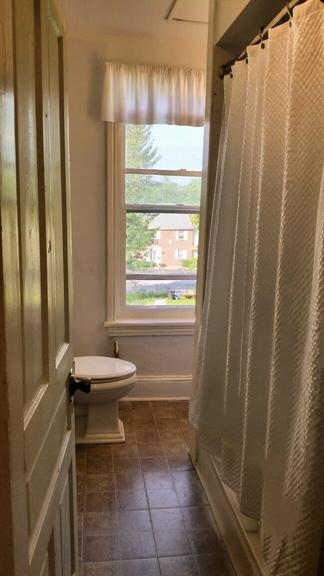 Foto del edificio - 615 S Matlack St