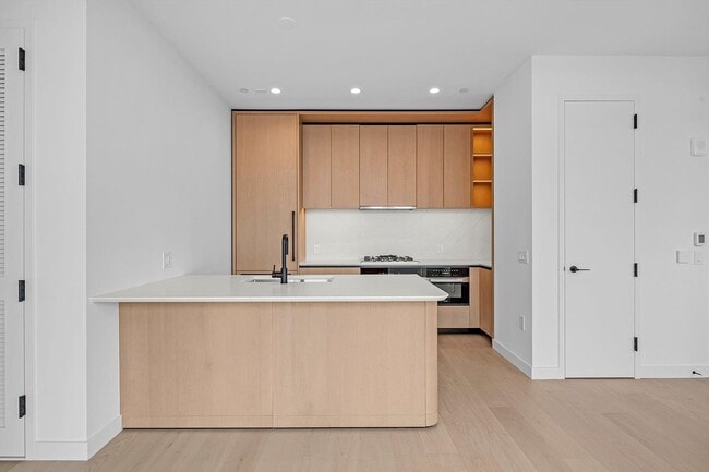 Building Photo - 480 Kent Ave