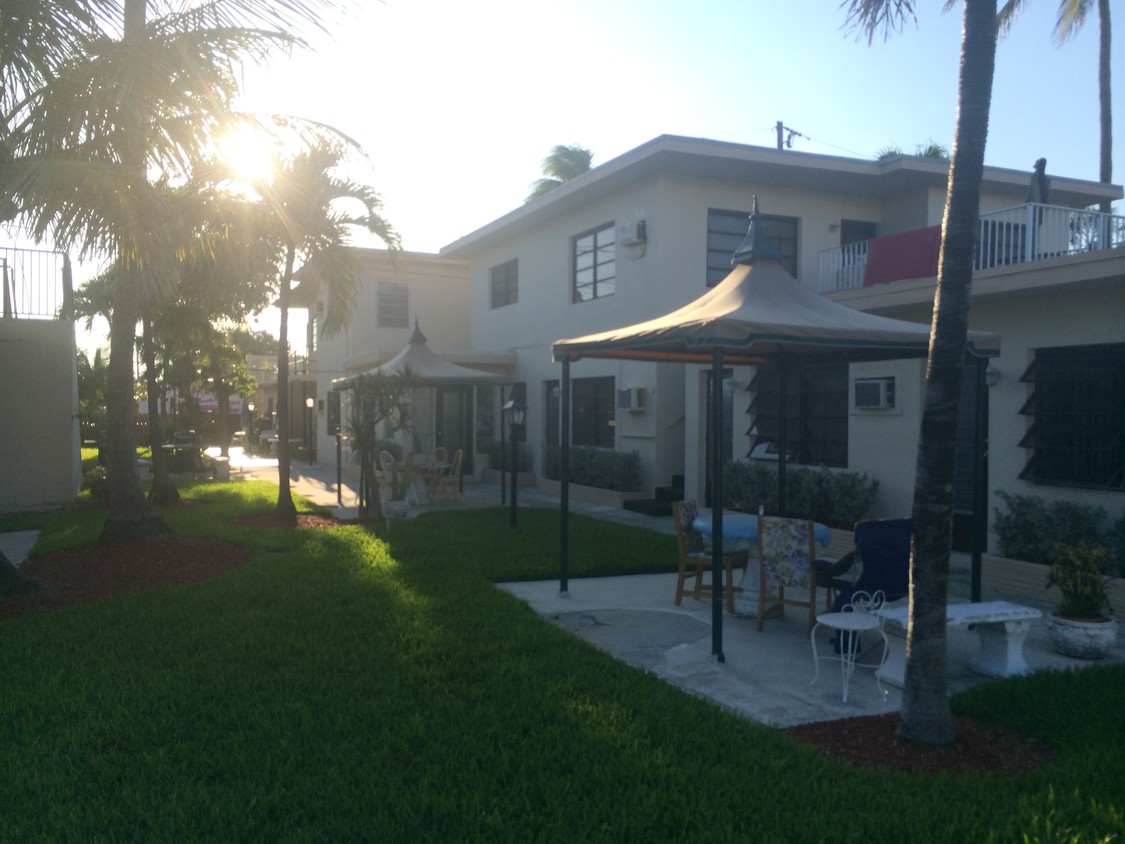 Primary Photo - Sea Lord Apartments