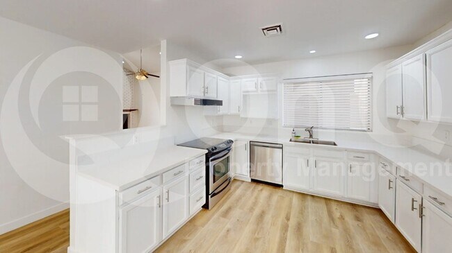 Foto del edificio - 8749 E Belleview St